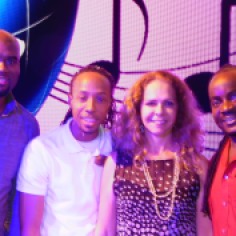 Com os músicos jamaicanos do Groove
