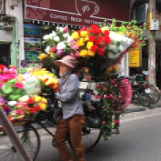 Vendedora de flores em Hanoi